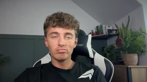 Snapshot of luciancrowe chatting on September 8, 2025, 3:22 pm Lucian online show from September 8, 2025, 3:22 pm