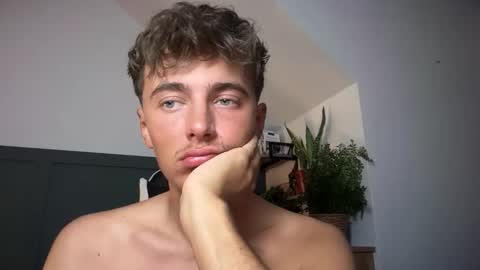 Snapshot of luciancrowe chatting on September 16, 2025, 11:28 pm Lucian online show from September 16, 2025, 11:28 pm