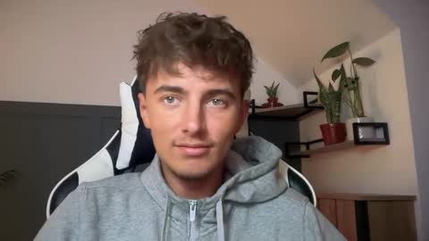 Snapshot of luciancrowe chatting on September 22, 2025, 7:49 pm Lucian online show from September 22, 2025, 7:49 pm