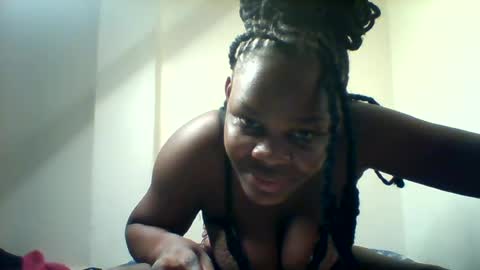 luciaresa online show from July 8, 2026, 1:43 am