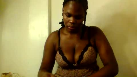 luciaresa online show from July 12, 2026, 2:02 am