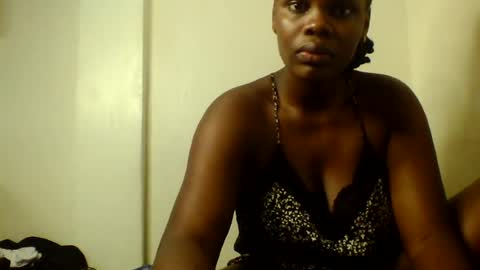luciaresa online show from July 15, 2026, 3:23 am