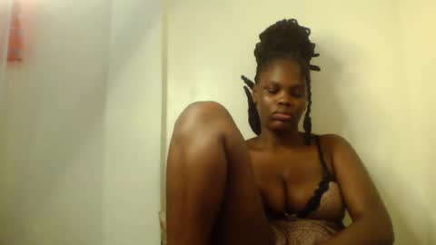 luciaresa online show from July 19, 2026, 6:50 am