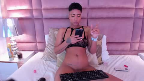  lucia wallace  online show from February 19, 2025, 2:33 am