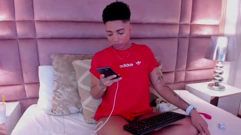  lucia wallace  online show from February 21, 2025, 2:50 am