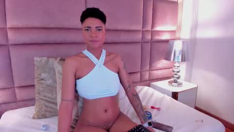  lucia wallace  online show from March 7, 2025, 11:27 pm