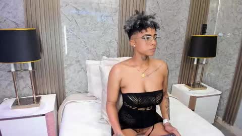  lucia wallace  online show from February 17, 2026, 11:55 pm