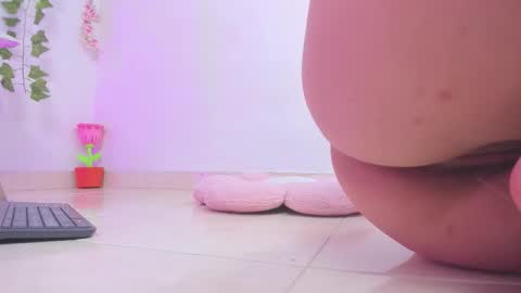 Snapshot of lucie_angel chatting on October 31, 2025, 1:34 pm Lucie Grey online show from October 31, 2025, 1:34 pm