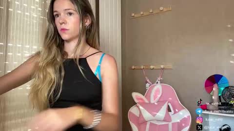 Snapshot of lucie_hot chatting on September 18, 2025, 6:59 am Lucie hot follow me on online show from September 18, 2025, 6:59 am