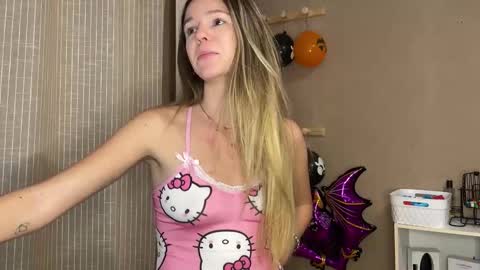 Snapshot of lucie_hot chatting on October 16, 2025, 6:42 pm Lucie hot follow me on online show from October 16, 2025, 6:42 pm