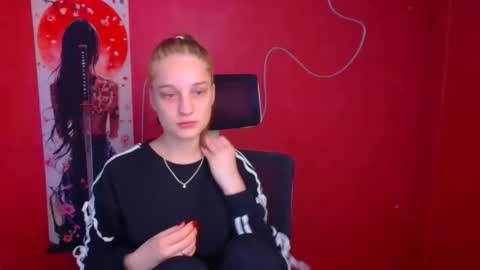 Snapshot of lucieamour_ chatting on November 16, 2025, 6:13 pm Lucie online show from November 16, 2025, 6:13 pm