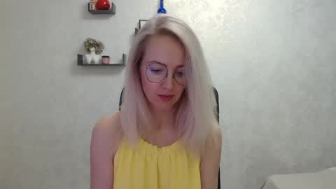 Snapshot of luckcristal chatting on March 5, 2025, 3:51 pm Arina online show from March 5, 2025, 3:51 pm