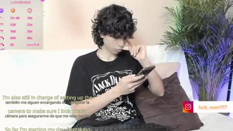 Snapshot of lucke_noor chatting on December 5, 2024, 5:17 pm Noor online show from December 5, 2024, 5:17 pm