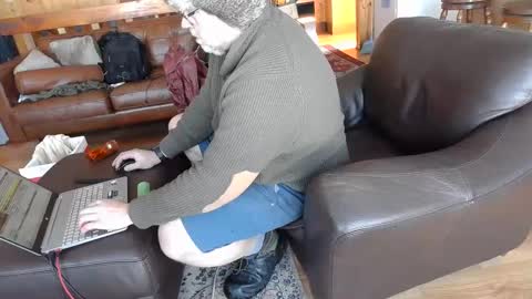 Snapshot of luckyblondecouple chatting on December 23, 2024, 3:44 pm LuckyBlondeCouple online show from December 23, 2024, 3:44 pm