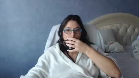 luckylinda23 online show from November 26, 2025, 10:49 am