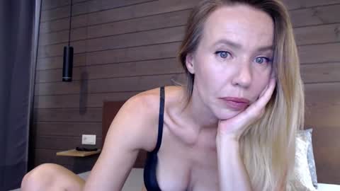 Mila Novak online show from September 26, 2025, 10:52 am