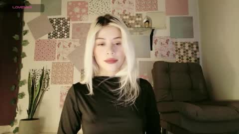 luckysapphire777 online show from April 26, 2026, 12:25 pm