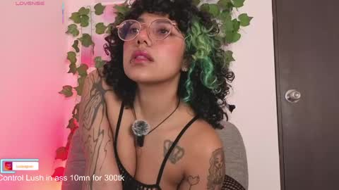 Luanis online show from April 3, 2026, 1:25 am