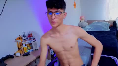 Lu Independent Model online show from October 17, 2025, 9:06 pm