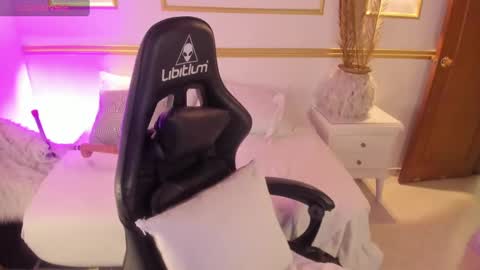 Snapshot of lucy266_ chatting on January 17, 2025, 1:57 am lucy online show from January 17, 2025, 1:57 am