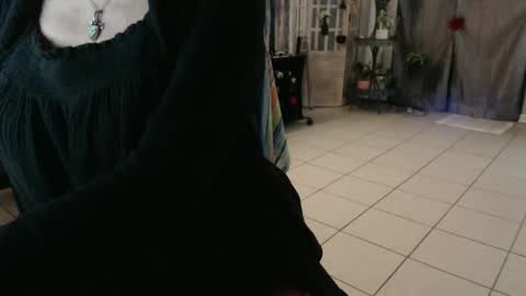 lucy_0000 online show from April 23, 2026, 1:18 am