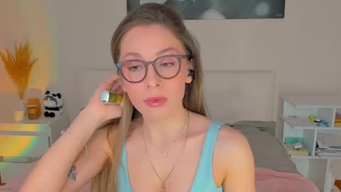 Snapshot of lucy__ray chatting on December 24, 2024, 12:00 pm lucy__ray online show from December 24, 2024, 12:00 pm