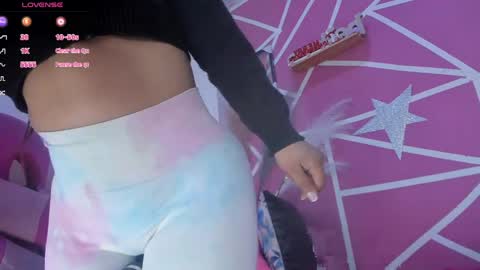 lucy_beatifull online show from April 8, 2026, 5:13 pm