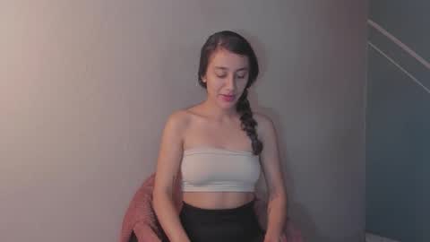 Lucy Herrera online show from February 5, 2026, 12:04 am