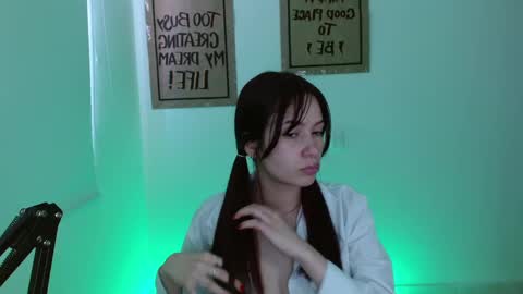 Snapshot of lucy_collins_g chatting on January 7, 2025, 4:59 pm Lucy online show from January 7, 2025, 4:59 pm