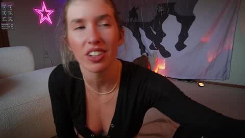 Snapshot of lucy_gooosey chatting on February 20, 2025, 2:18 am Lucy. online show from February 20, 2025, 2:18 am