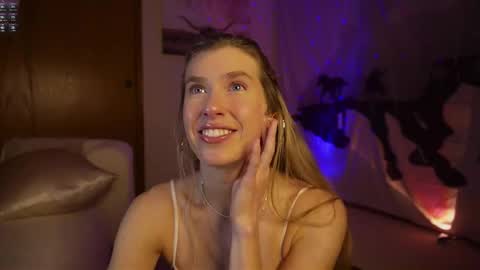Snapshot of lucy_gooosey chatting on February 26, 2025, 3:42 am Lucy. online show from February 26, 2025, 3:42 am