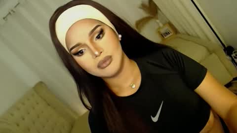 Snapshot of lucy_heartfiliaxxx chatting on November 10, 2025, 5:45 pm MONA online show from November 10, 2025, 5:45 pm