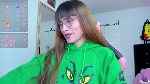 Snapshot of lucy_hess_ chatting on December 19, 2024, 5:29 pm Lucy online show from December 19, 2024, 5:29 pm