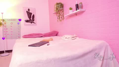 Luciana online show from April 12, 2026, 3:44 am