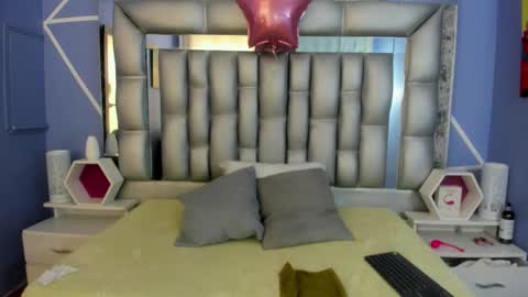  SleepyAbuela online show from November 12, 2025, 2:17 pm