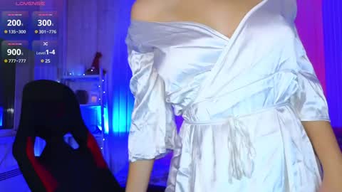 Snapshot of lucy_pincer chatting on December 4, 2024, 3:15 am Lucy online show from December 4, 2024, 3:15 am