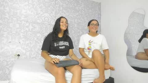 lucyandbella online show from April 10, 2026, 1:38 pm