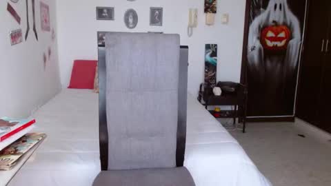 Lucya Fernanda  online show from October 7, 2025, 12:57 pm