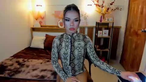 lucyvane online show from February 19, 2026, 3:52 pm