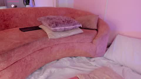 Lucy online show from November 20, 2025, 4:45 am