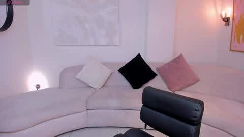 Lucy online show from October 3, 2025, 8:06 pm