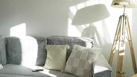 lucyxlou online show from December 1, 2025, 12:10 pm