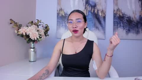 Snapshot of lucyy_liiu chatting on April 7, 2026, 6:52 pm Lucy Liiu online show from April 7, 2026, 6:52 pm
