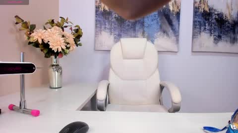 Snapshot of lucyy_liiu chatting on April 9, 2026, 8:14 pm Lucy Liiu online show from April 9, 2026, 8:14 pm