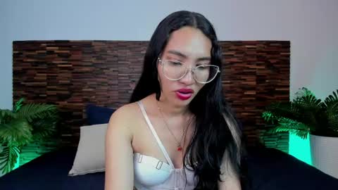 Snapshot of lucyy_liiu chatting on April 16, 2026, 11:29 pm Lucy Liiu online show from April 16, 2026, 11:29 pm
