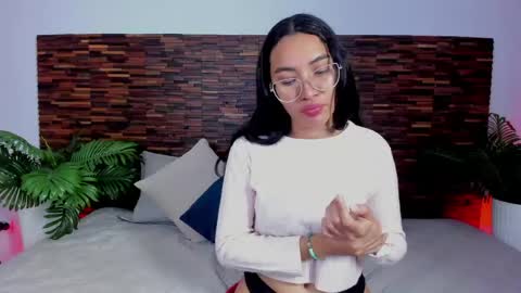 Snapshot of lucyy_liiu chatting on April 18, 2026, 12:03 am Lucy Liiu online show from April 18, 2026, 12:03 am