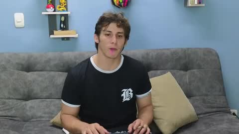 Luigi online show from December 2, 2024, 9:06 pm