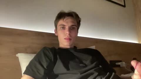 Snapshot of luis_7777 chatting on November 15, 2025, 8:49 pm Luis online show from November 15, 2025, 8:49 pm