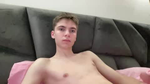 Snapshot of luis_7777 chatting on December 2, 2025, 7:03 am Luis online show from December 2, 2025, 7:03 am