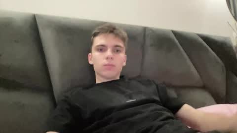 Snapshot of luis_7777 chatting on December 2, 2025, 9:54 pm Luis online show from December 2, 2025, 9:54 pm